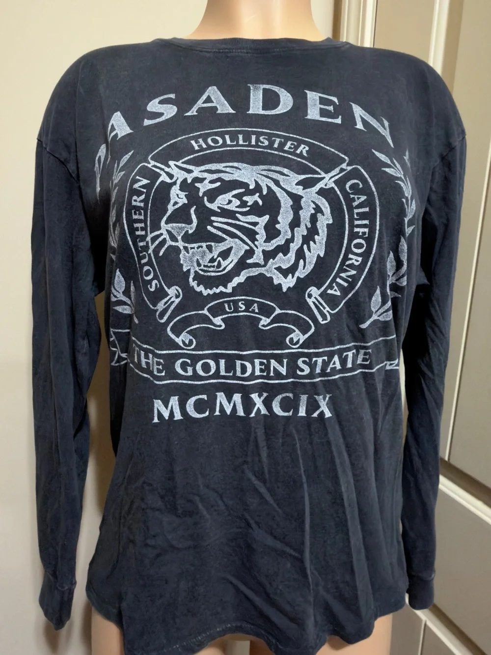 Hollister Black Long-Sleeve Graphic Tee with White Crest
